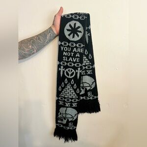 Death Traitors Scarf 13’